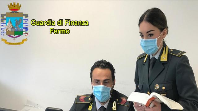 Guardia Finanza Fermo: contraffazione marchi, maxi sequestro di merce per oltre un milione di euro
