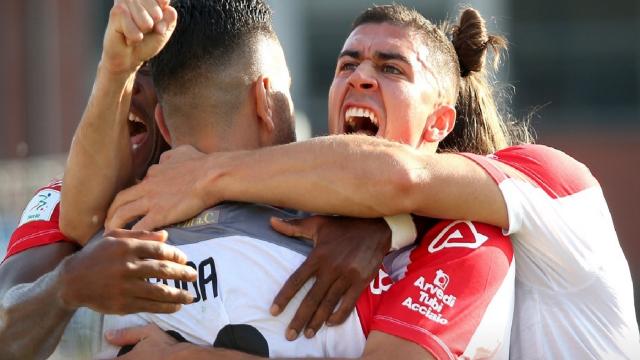 Serie B 9° turno: bomber Coda trascina la Cremonese alla vittoria a Como. Pari tra Spezia e Pisa