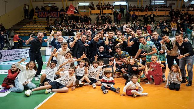 Pallavolo A2, la Yuasa Battery Grottazolina supera Pineto al tie-break dopo essere stata sotto di due set