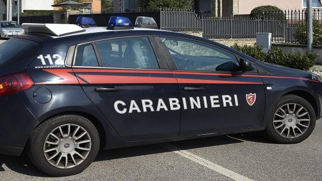 Ascoli Piceno: atti osceni in pubblico anche in presenza di minori, 2 persone denunciate dai Carabinieri