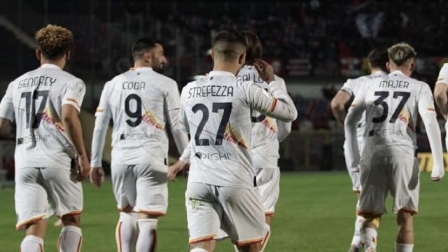 Serie B 30° turno: il Frosinone cade a Crotone, Parma corsaro a Vicenza. Tris del Monza