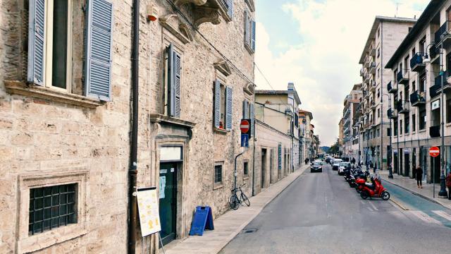Ascoli Piceno, sosta gratuita per 30 minuti in alcune vie del centro storico. Fioravanti: “Funzionale per le attività”