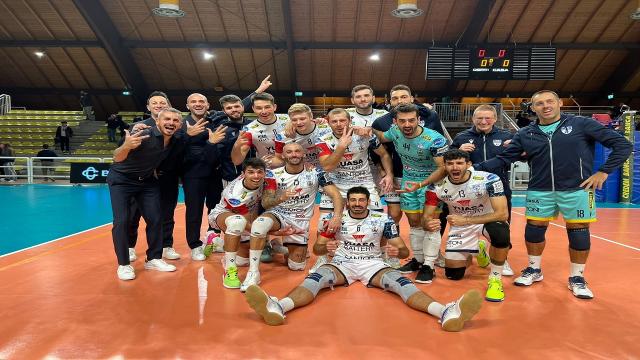 Pallavolo A2, la Yuasa Battery Grottazzolina passa a Cantù e conquista l'ottava vittoria di fila