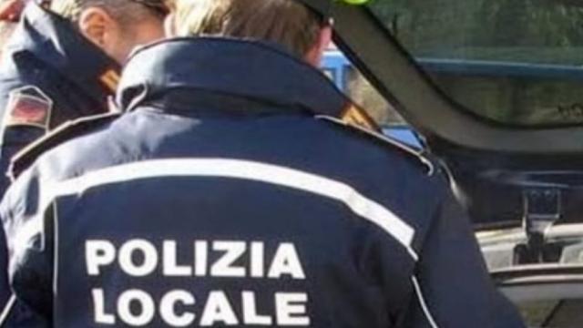 Ascoli Piceno, la Polizia Locale intensifica i controlli: a Monticelli denunciato un giovane per spaccio di marijuana