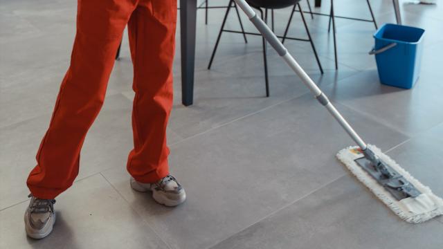 Filcams Cgil e Fisascat Cisl: retribuzioni dimezzate per addette pulizie uffici postali Macerata, Fermo e Ascoli Piceno