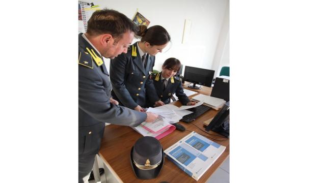 Guardia di Finanza Fermo, scoperta frode all'Iva nella commercializzazione autoveicoli usati