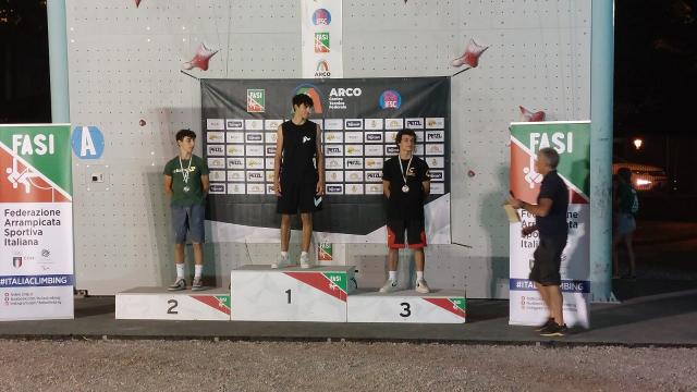Arrampicata sportiva, il boulder ascolano Sacripanti brilla sul podio a Trento
