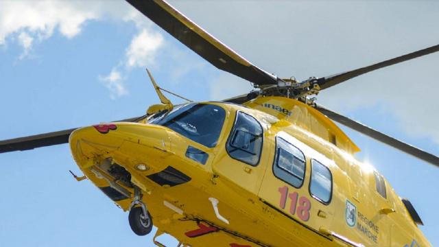 Ascoli Piceno, brutto scontro tra moto e camioncino. Donna trasportata a ''Torrette''