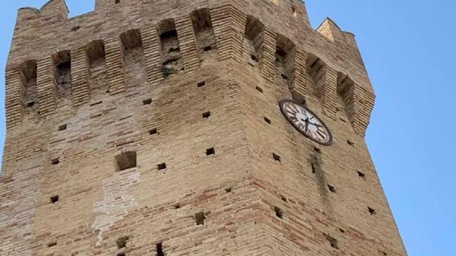 Montalto delle Marche, a Porchia riapre lo storico bar della piazza grazie all’impegno della comunità