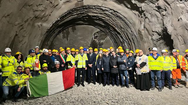 Arquata del Tronto, giù ultimo muro della galleria 'Trisungo'. Completato scavo nel cantiere della variante SS4 'Salaria