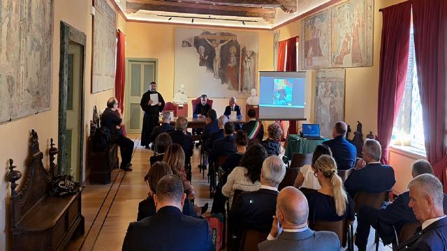 Tela 'San Francesco di Paola', la pala d'altare di Arquata dopo il restauro post sisma torna ai fedeli