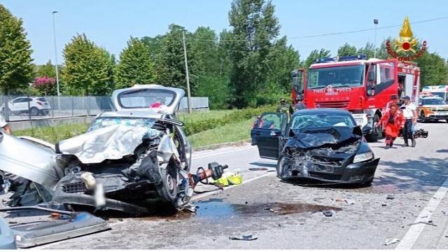 Montegranaro, scontro frontale sulla provinciale Veregrense. Cinque feriti di cui uno trasportato a Torrette 