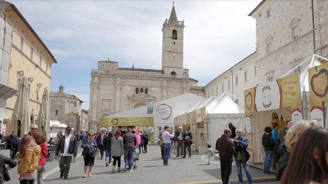 Ascoli Piceno, in Piazza Arringo torna Fritto Misto nel pieno rispetto delle normative anti Coronavirus