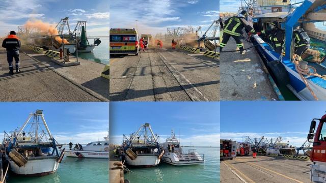 Esercitazione antincendio della Guardia Costiera nel porto San Benedetto del Tronto