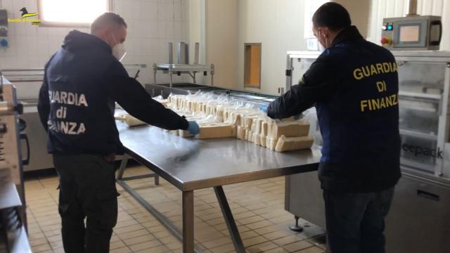 Guardia di Finanza Fermo, dipendenti sfruttati da una società operante nel settore agro-alimentare