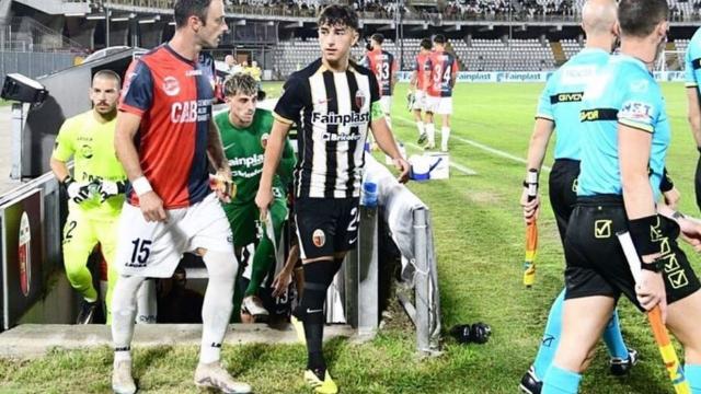 Ascoli Calcio, Bando al centro del progetto tecnico. Buon esordio tra i pro con la fascia di capitano al braccio