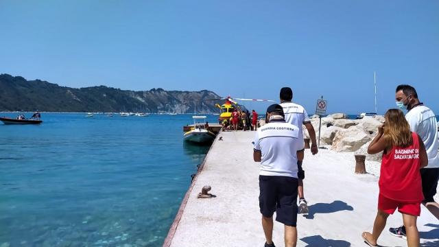 Guardia Costiera, intervento alla Baia di Portonovo per malessere bagnante poi deceduto a ''Torrette''