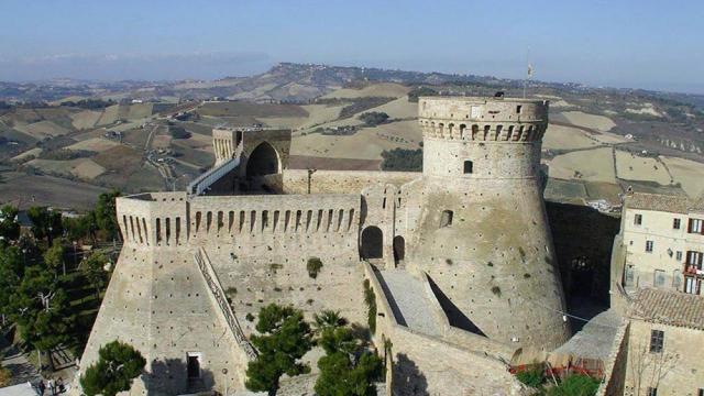 Acquaviva Picena, appuntamento con 'Calici in Fortezza': degustazioni, intrattenimento a tema, musica e percorsi d'arte 