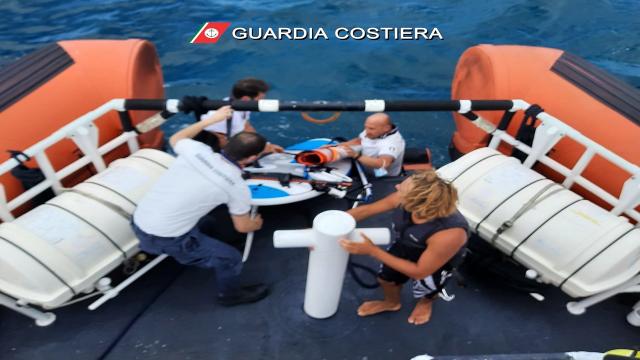Guardia Costiera, salvato giovane windsurfista in difficoltà a largo di Numana