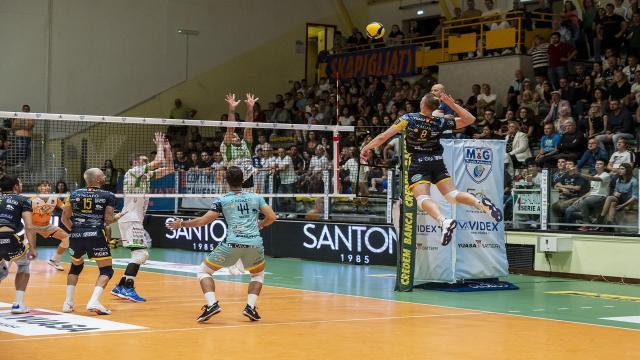 Pallavolo Serie A2, esordio vincente per la Yuasa Battery Grottazzolina. Cuneo sconfitto 3-1