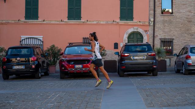 Riparte Running Italy for animals: l’atleta sambenedettese Riccardo Bugari correrà per gli animali