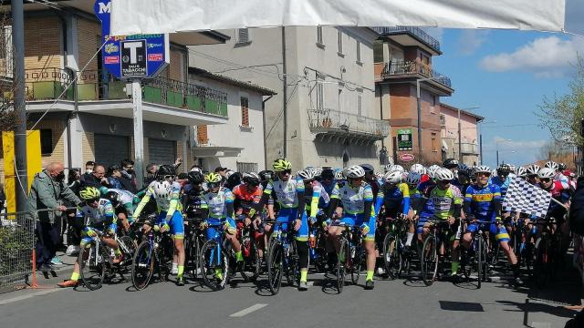 Il grande ciclismo a Pasquetta sulle strade di Maltignano con gli juniores e la gimkana per i bambini