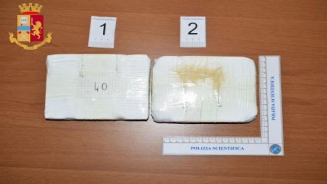 Polizia Ascoli Piceno: sequestrato oltre un chilo di eroina e arrestate tre persone