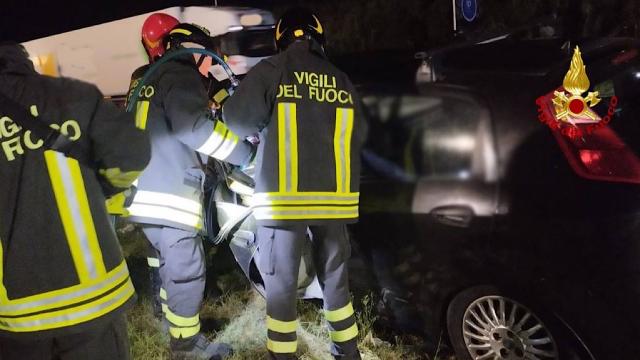 Monsampolo del Tronto, violento frontale tra auto in via del Lavoro. Un morto e due feriti