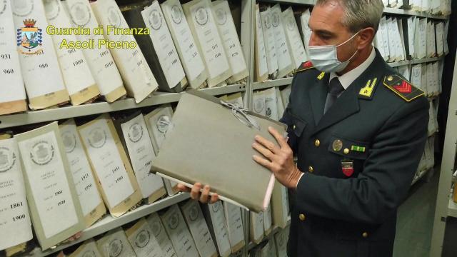 Guardia Finanza Ascoli, controlli su contributi ad imprese danneggiate da emergenza Covid. Segnalati 34 soggetti