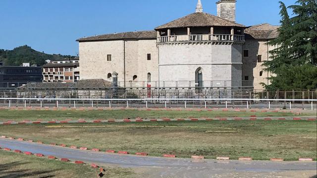 Ascoli Piceno, provvedimento Daspo per accensione torce durante Quintana di Luglio. Nuove regole per edizione di Agosto