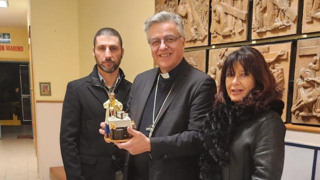 Coldiretti Ascoli-Fermo: consegnata la statuina al Vescovo di Ascoli e San Benedetto