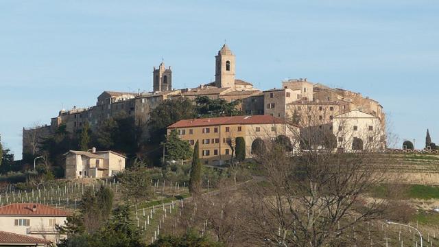 Cossignano, avanti con la riparazione del centro storico. Castelli: ''Proseguiamo nel rilancio del territorio''
