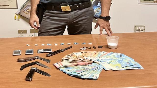 Guardia di Finanza, arrestato a Civitanova spacciatore trovato in possesso di 9 dosi di cocaina