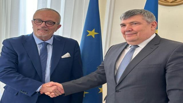 Ascoli Piceno, il presidente del Parlamento moldavo consegna diploma di merito all'ascolano Galanti per l'anno 2022