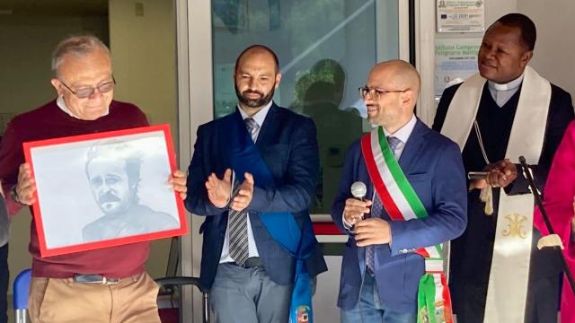 Folignano, scuola primaria intitolata a Peppino Impastato. Il fratello Giovanni: “Oggi lo abbiamo reso vivo” 