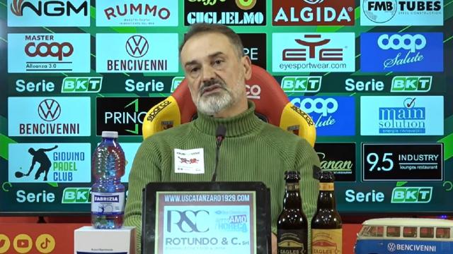 Catanzaro-Ascoli 3-2, la voce di Vivarini: “Vittoria di squadra. Viviano? Poteva avere più rispetto all'andata”
