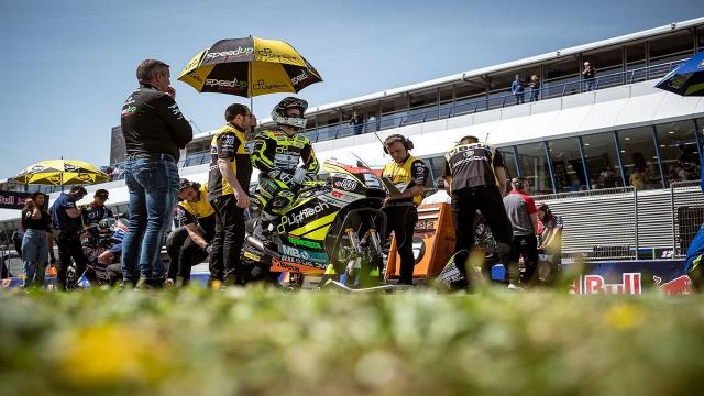 Moto2, Fenati cade dopo pochi giri a Jerez de la Frontera: ''Abbiamo sempre avuto problemi in frenata''
