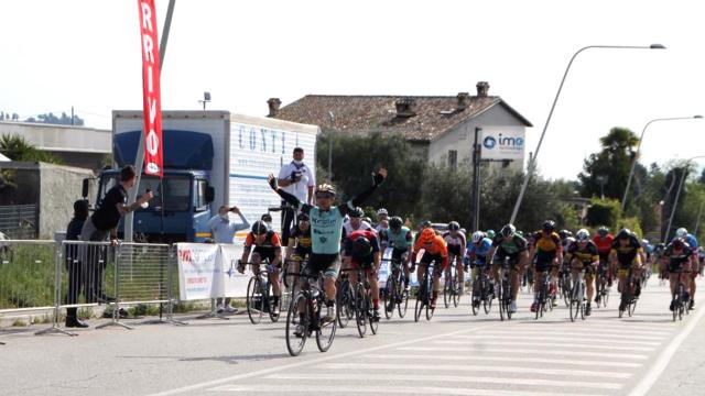 Tour Marche CSI, ad Ascoli Piceno trionfo in volata per Moreno Rapari della HG Cycling Team 