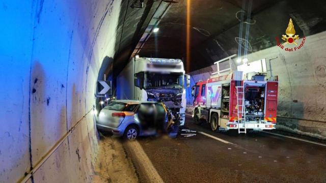 Autostrada A14, tragico incidente nella galleria Castello di Grottammare con tre morti