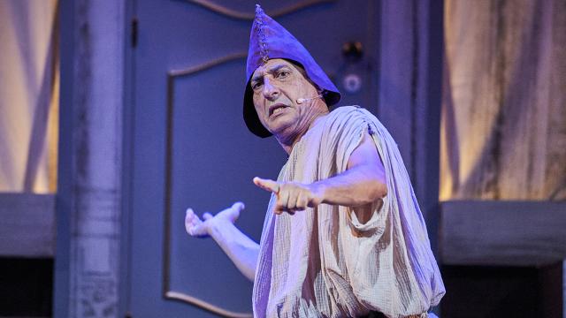 Ascoli Piceno, Teatri Antichi Uniti ospita Emilio Solfrizzi con 'Anfitrione' al Chiostro di Sant’Agostino