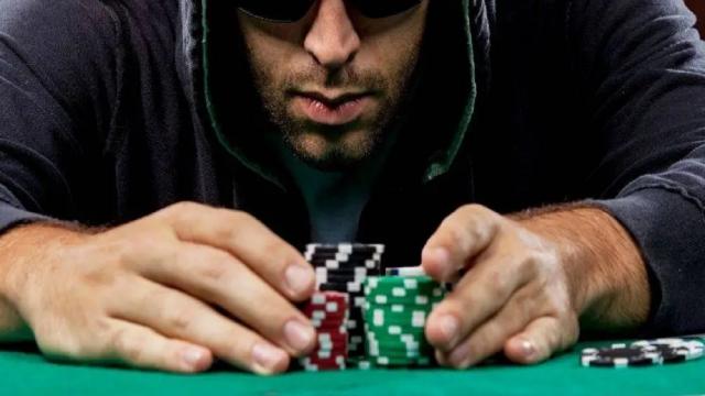 How To Become A Pro Poker Player In 9 Simple Steps