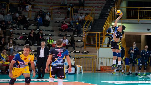 Pallavolo Serie A3, la Videx Grottazzolina perde 3-0 il derby con Macerata
