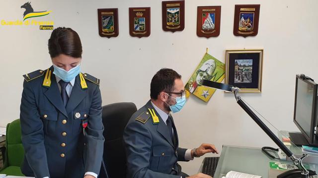 Guardia Finanza Fermo, controlli spesa pubblica. Denunciate 13 persone per reddito di cittadinanza senza diritto