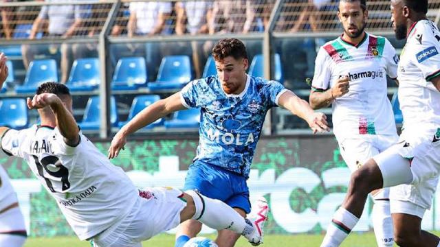 Serie B 5° turno: il Parma cala la manita a Catanzaro. Successo in extremis del Como con la Ternana