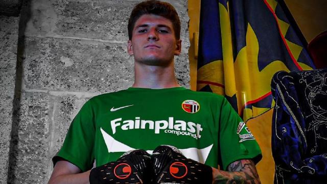 Ascoli Calcio, Barosi indossa la prima maglia ufficiale da gioco dei portieri