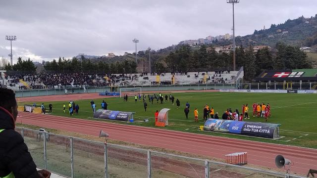 Serie D girone F, sospesa la partita Chieti-Atletico Ascoli per un infortunio all'arbitro