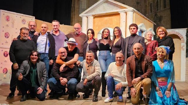 Artistic Picenum bissa il successo teatrale: grande pubblico e divertimento per 'La Quinta Dimensione' a Ripatransone