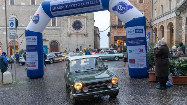 Caem-Scarfiotti, 53 equipaggi con auto d'epoca alla ''240 minuti sotto le stelle''