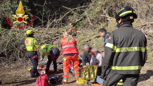 Cupra Marittima, Vigili del Fuoco soccorrono uomo coinvolto in un incidente mentre potava un albero