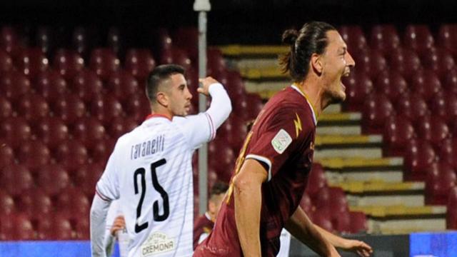 Salernitana-Cremonese 2-1, i colpi di testa di Djuric e Kupisz portano i granata in vetta